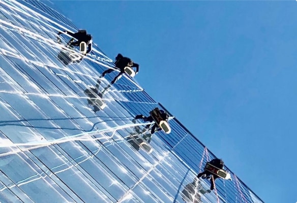 Top Team commercial window cleaning employee on ropes