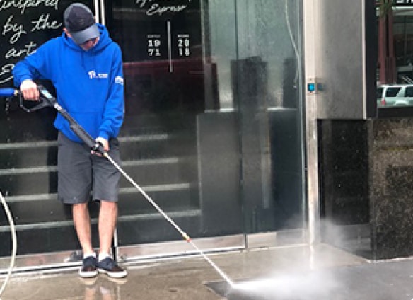 Top Team high-pressure washing outdoor tiles